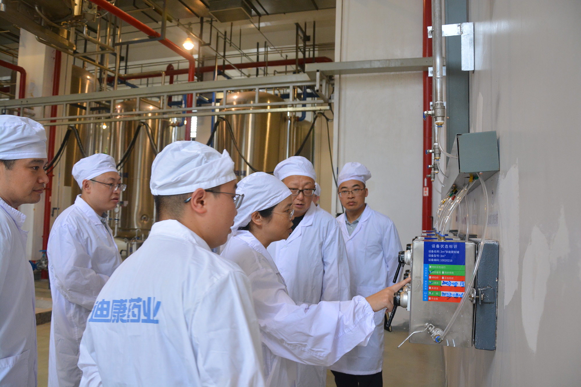 【企业新闻】同心·奋进——重庆市药品技术审评查验中心李霞主任、重庆市药监局行政审批处旷琳副处长一行莅临尊龙凯时-人生就是博中药帮扶指导